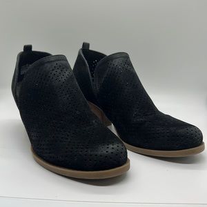 Baretraps‎ Rizzo Lasercut Suede Ankle Boot Sz 6